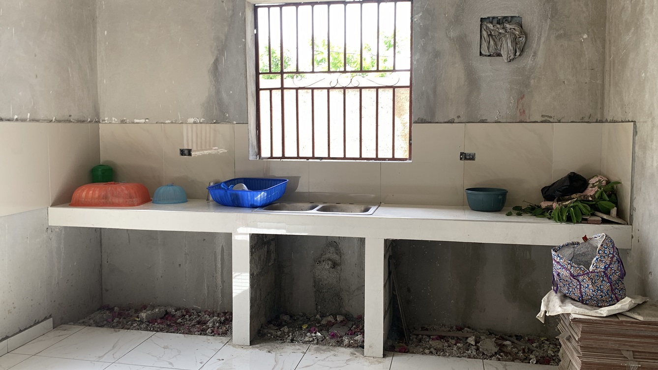 Brand-New, Modern, Sold by Owner House for Sale in Delmas 75, Fragnauville 26, Port-au-Prince, Haiti – 5 Roomy Bedrooms, 4 Bathrooms, Spacious Living/Dining Rooms, Kitchen, Servant Quarter, Backyard Designed for Swimming Pool or Children to Play, Built in 2026 on 516m² (4 Centiemes or 5,554.18) of Flat Land, Parking Available for 5 Cars with 2 Covered, High Walls/Fences, Safe Residential Neighborhood