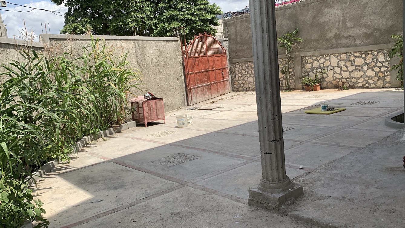 Brand-New, Modern, Sold by Owner House for Sale in Delmas 75, Fragnauville 26, Port-au-Prince, Haiti – 5 Roomy Bedrooms, 4 Bathrooms, Spacious Living/Dining Rooms, Kitchen, Servant Quarter, Backyard Designed for Swimming Pool or Children to Play, Built in 2026 on 516m² (4 Centiemes or 5,554.18) of Flat Land, Parking Available for 5 Cars with 2 Covered, High Walls/Fences, Safe Residential Neighborhood