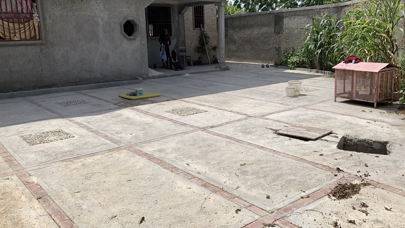 Brand-New, Modern, Sold by Owner House for Sale in Delmas 75, Fragnauville 26, Port-au-Prince, Haiti – 5 Roomy Bedrooms, 4 Bathrooms, Spacious Living/Dining Rooms, Kitchen, Servant Quarter, Backyard Designed for Swimming Pool or Children to Play, Built in 2026 on 516m² (4 Centiemes or 5,554.18) of Flat Land, Parking Available for 5 Cars with 2 Covered, High Walls/Fences, Safe Residential Neighborhood