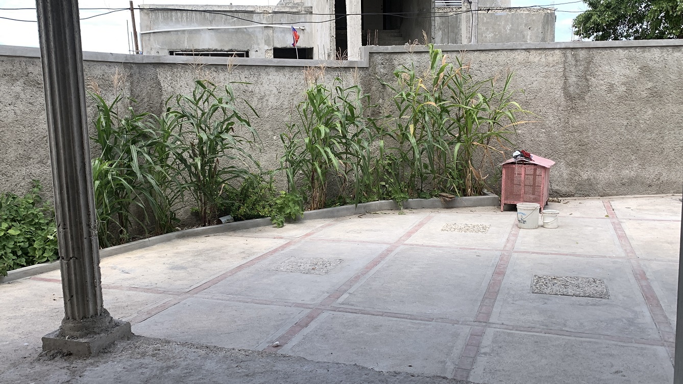 Brand-New, Modern, Sold by Owner House for Sale in Delmas 75, Fragnauville 26, Port-au-Prince, Haiti – 5 Roomy Bedrooms, 4 Bathrooms, Spacious Living/Dining Rooms, Kitchen, Servant Quarter, Backyard Designed for Swimming Pool or Children to Play, Built in 2026 on 516m² (4 Centiemes or 5,554.18) of Flat Land, Parking Available for 5 Cars with 2 Covered, High Walls/Fences, Safe Residential Neighborhood