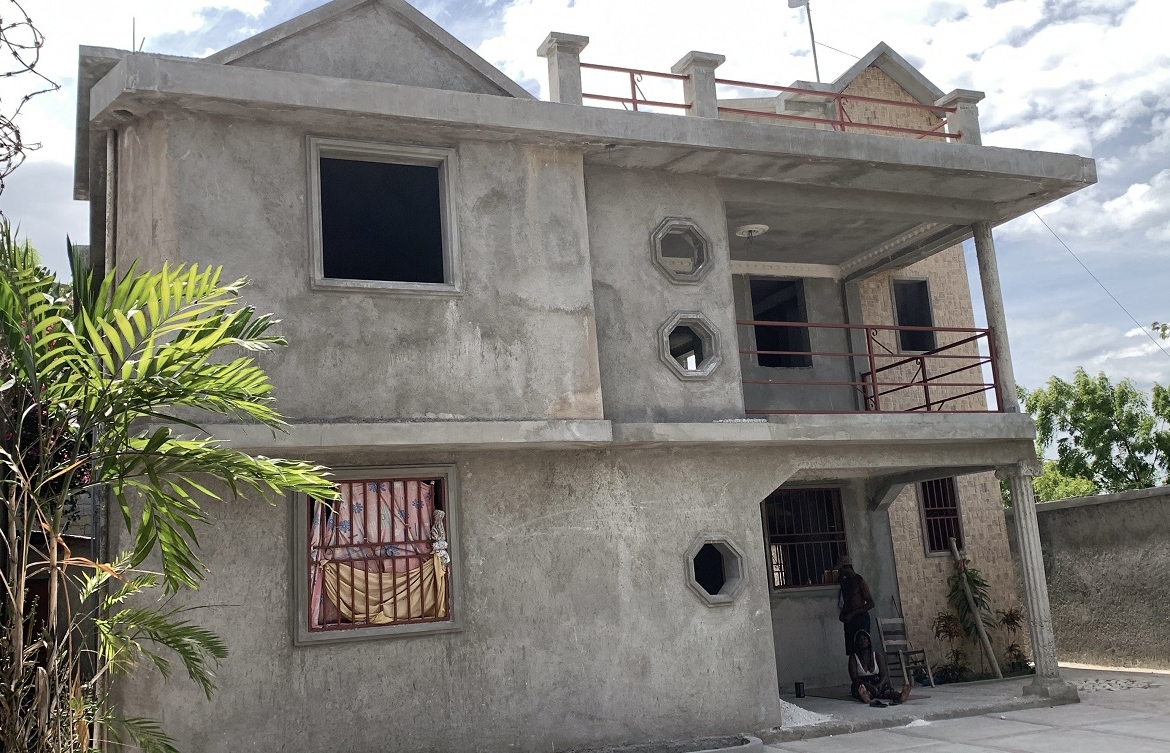 Brand-New, Modern, Sold by Owner House for Sale in Delmas 75, Fragnauville 26, Port-au-Prince, Haiti – 5 Roomy Bedrooms, 4 Bathrooms, Spacious Living/Dining Rooms, Kitchen, Servant Quarter, Backyard Designed for Swimming Pool or Children to Play, Built in 2026 on 516m² (4 Centiemes or 5,554.18) of Flat Land, Parking Available for 5 Cars with 2 Covered, High Walls/Fences, Safe Residential Neighborhood