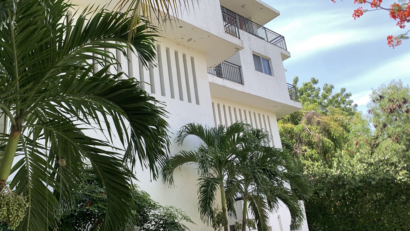 ALL-INCLUSIVE, Move-in Ready, Independent Luxury Furnished Apartment for RENT in Bourdon (Reimbol), Port-au-Prince, Haiti – 3 Spacious Bedrooms, 2.5 Super Clean Bathrooms, Stylish Living/Dining Rooms with Brand-New Contemporary Furniture & Appliances, Smart Kitchen, Private Backyard, Air Conditioner Units (A/C), Ceiling Fans, Washer/Dryer, Starlink High-Speed Internet, Satellite TV, 24/7 Electricity & Sparkling Swimming Pool, Multiple Parking Spaces