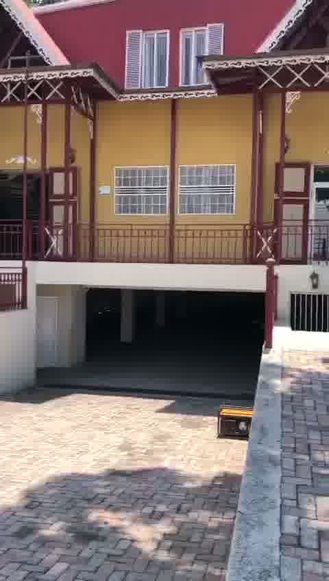 Huge Commercial Office Building for Sale in Turgeau, Port-au-Prince, Haiti – 1,000 m² of Office Space, 23+ Parking Spaces, Prefabricated Metal Complex (Florida Prefab), Bolted Structural Reinforcement, Certified Seismic-Resistant, Anti-cyclonic ASCE-705, 10-Foot-Tall Brick Wall/Fence, Massive Metal Gate, 23,000 Gallons Reservoir, Électricité d’Haïti (EDH), High-Speed Internet, DINEPA