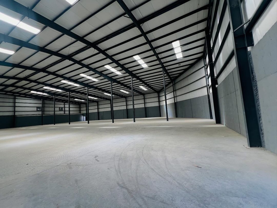 Industrial Warehouse for Sale in Parcs Industriels Métropolitain, Port-au-Prince, Haiti – 35,000 ft² (3,251 m²) – Suitable for Self-Storage Facility, Third-Party Logistics, Bulk Goods Storage, Vehicle Storage, Fulfillment Center, Wholesale Distribution Hub, Ghost Kitchens, Light Manufacturing, Artisanal Workshop, Co-Working, Maker Space, and More – Parking Spaces for Multiple Cargo, Container Delivery, Dump & Equipment Trailers, and More…