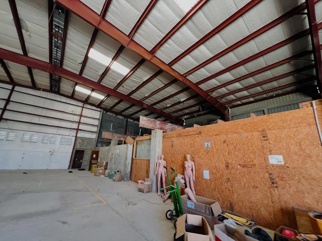 Industrial Warehouse for Sale in Parcs Industriels Métropolitain, Port-au-Prince, Haiti – 35,000 ft² (3,251 m²) – Suitable for Self-Storage Facility, Third-Party Logistics, Bulk Goods Storage, Vehicle Storage, Fulfillment Center, Wholesale Distribution Hub, Ghost Kitchens, Light Manufacturing, Artisanal Workshop, Co-Working, Maker Space, and More – Parking Spaces for Multiple Cargo, Container Delivery, Dump & Equipment Trailers, and More…