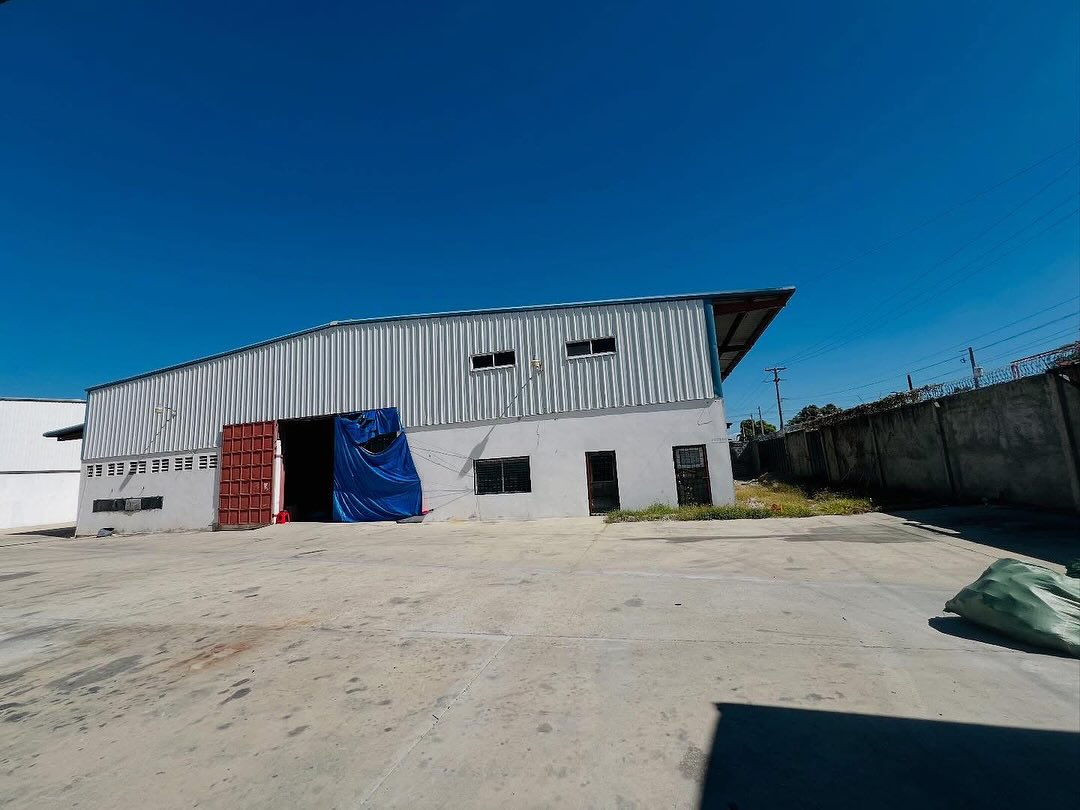 Industrial Warehouse for Sale in Parcs Industriels Métropolitain, Port-au-Prince, Haiti – 35,000 ft² (3,251 m²) – Suitable for Self-Storage Facility, Third-Party Logistics, Bulk Goods Storage, Vehicle Storage, Fulfillment Center, Wholesale Distribution Hub, Ghost Kitchens, Light Manufacturing, Artisanal Workshop, Co-Working, Maker Space, and More – Parking Spaces for Multiple Cargo, Container Delivery, Dump & Equipment Trailers, and More…
