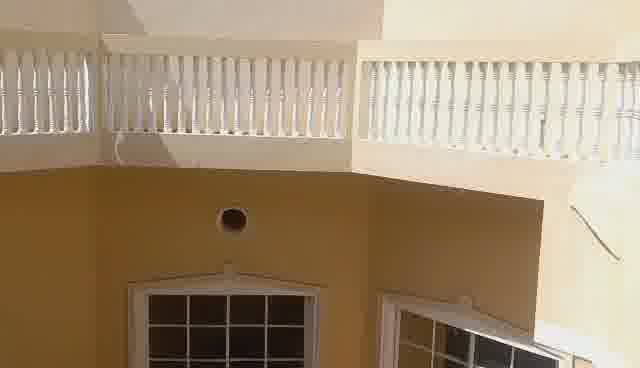 Large 5-Bedroom House for Rent in Breda #2, Cap-Haïtien, Haiti – 5 Spacious Bedrooms, 4.5 Bathrooms, Open Living & Dining Rooms, Renovated Kitchen, Multi-Family Home, Servant Quarter, High-Walls/Fences, 2 Entrance/Exit Gates, 5-Car Parking Space, Ideal for Big Family, International Organization Office, Headquarters, or Residence