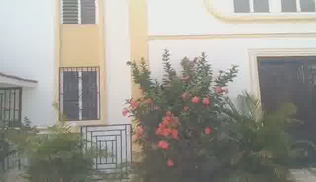 Large 5-Bedroom House for Rent in Breda #2, Cap-Haïtien, Haiti – 5 Spacious Bedrooms, 4.5 Bathrooms, Open Living & Dining Rooms, Renovated Kitchen, Multi-Family Home, Servant Quarter, High-Walls/Fences, 2 Entrance/Exit Gates, 5-Car Parking Space, Ideal for Big Family, International Organization Office, Headquarters, or Residence
