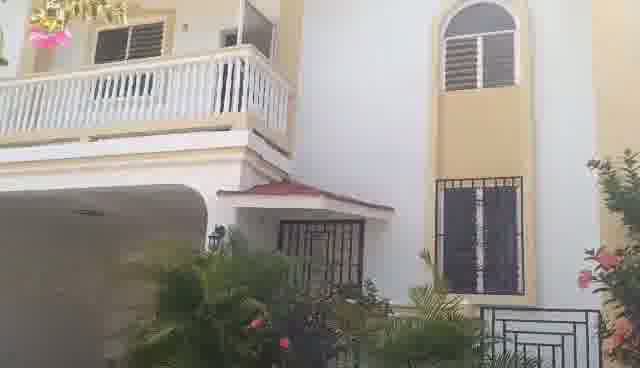 Large 5-Bedroom House for Rent in Breda #2, Cap-Haïtien, Haiti – 5 Spacious Bedrooms, 4.5 Bathrooms, Open Living & Dining Rooms, Renovated Kitchen, Multi-Family Home, Servant Quarter, High-Walls/Fences, 2 Entrance/Exit Gates, 5-Car Parking Space, Ideal for Big Family, International Organization Office, Headquarters, or Residence