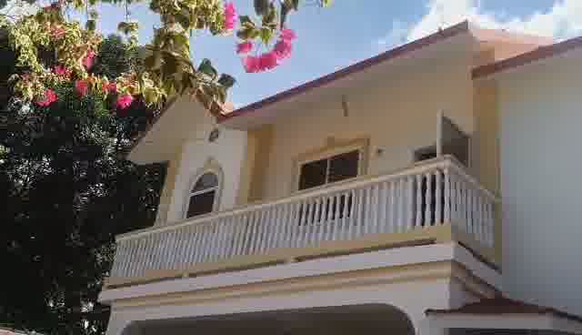 Large 5-Bedroom House for Rent in Breda #2, Cap-Haïtien, Haiti – 5 Spacious Bedrooms, 4.5 Bathrooms, Open Living & Dining Rooms, Renovated Kitchen, Multi-Family Home, Servant Quarter, High-Walls/Fences, 2 Entrance/Exit Gates, 5-Car Parking Space, Ideal for Big Family, International Organization Office, Headquarters, or Residence