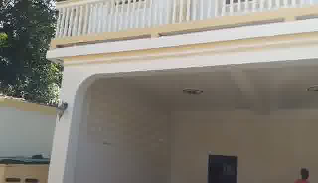 Large 5-Bedroom House for Rent in Breda #2, Cap-Haïtien, Haiti – 5 Spacious Bedrooms, 4.5 Bathrooms, Open Living & Dining Rooms, Renovated Kitchen, Multi-Family Home, Servant Quarter, High-Walls/Fences, 2 Entrance/Exit Gates, 5-Car Parking Space, Ideal for Big Family, International Organization Office, Headquarters, or Residence