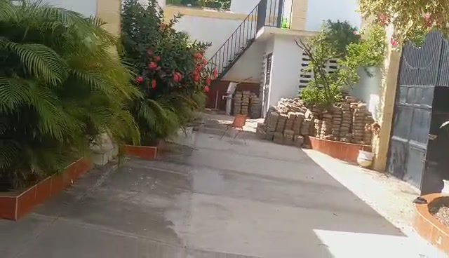 Large 5-Bedroom House for Rent in Breda #2, Cap-Haïtien, Haiti – 5 Spacious Bedrooms, 4.5 Bathrooms, Open Living & Dining Rooms, Renovated Kitchen, Multi-Family Home, Servant Quarter, High-Walls/Fences, 2 Entrance/Exit Gates, 5-Car Parking Space, Ideal for Big Family, International Organization Office, Headquarters, or Residence