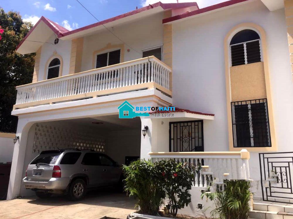 Large 5-Bedroom House for Rent in Breda #2, Cap-Haïtien, Haiti – 5 Spacious Bedrooms, 4.5 Bathrooms, Open Living & Dining Rooms, Renovated Kitchen, Multi-Family Home, Servant Quarter, High-Walls/Fences, 2 Entrance/Exit Gates, 5-Car Parking Space, Ideal for Big Family, International Organization Office, Headquarters, or Residence