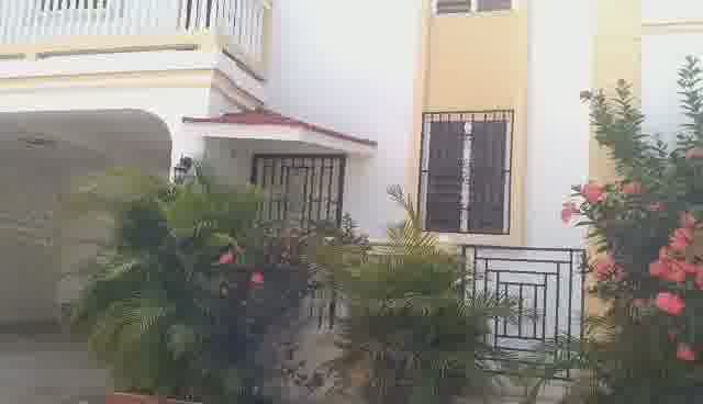 Large 5-Bedroom House for Rent in Breda #2, Cap-Haïtien, Haiti – 5 Spacious Bedrooms, 4.5 Bathrooms, Open Living & Dining Rooms, Renovated Kitchen, Multi-Family Home, Servant Quarter, High-Walls/Fences, 2 Entrance/Exit Gates, 5-Car Parking Space, Ideal for Big Family, International Organization Office, Headquarters, or Residence
