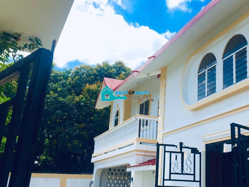 Large 5-Bedroom House for Rent in Breda #2, Cap-Haïtien, Haiti – 5 Spacious Bedrooms, 4.5 Bathrooms, Open Living & Dining Rooms, Renovated Kitchen, Multi-Family Home, Servant Quarter, High-Walls/Fences, 2 Entrance/Exit Gates, 5-Car Parking Space, Ideal for Big Family, International Organization Office, Headquarters, or Residence