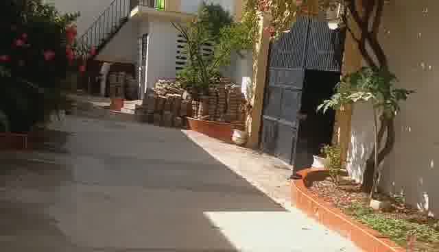 Large 5-Bedroom House for Rent in Breda #2, Cap-Haïtien, Haiti – 5 Spacious Bedrooms, 4.5 Bathrooms, Open Living & Dining Rooms, Renovated Kitchen, Multi-Family Home, Servant Quarter, High-Walls/Fences, 2 Entrance/Exit Gates, 5-Car Parking Space, Ideal for Big Family, International Organization Office, Headquarters, or Residence