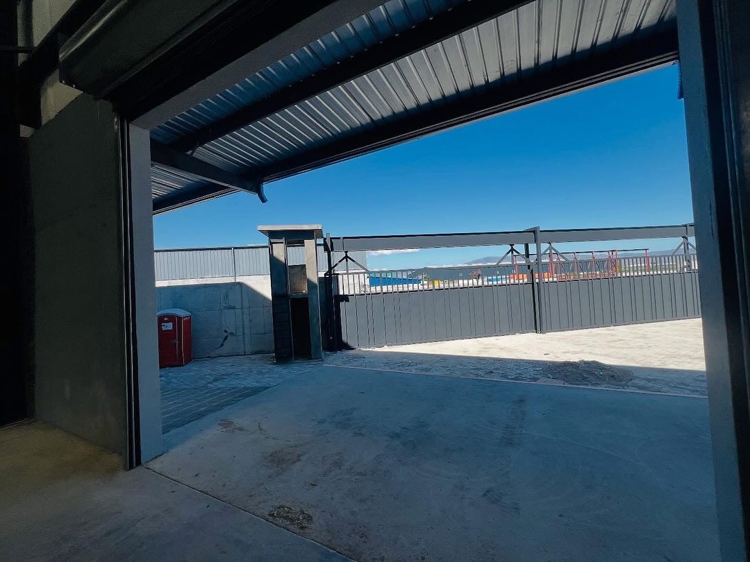 Large Industrial Warehouse for RENT in Parcs Industriels Métropolitain, Tabarre, Airport Road, Port-au-Prince, Haiti – 27,000 ft² (2,508 m²) – Suitable for Self-Storage Facility, Third-Party Logistics, Bulk Goods Storage, Vehicle Storage, Fulfillment Center, Wholesale Distribution Hub, Ghost Kitchens, Light Manufacturing, Artisanal Workshop, Co-Working, Maker Space, and More – Parking Spaces for Multiple Cargo, Container Delivery, Dump & Equipment Trailers, and More…