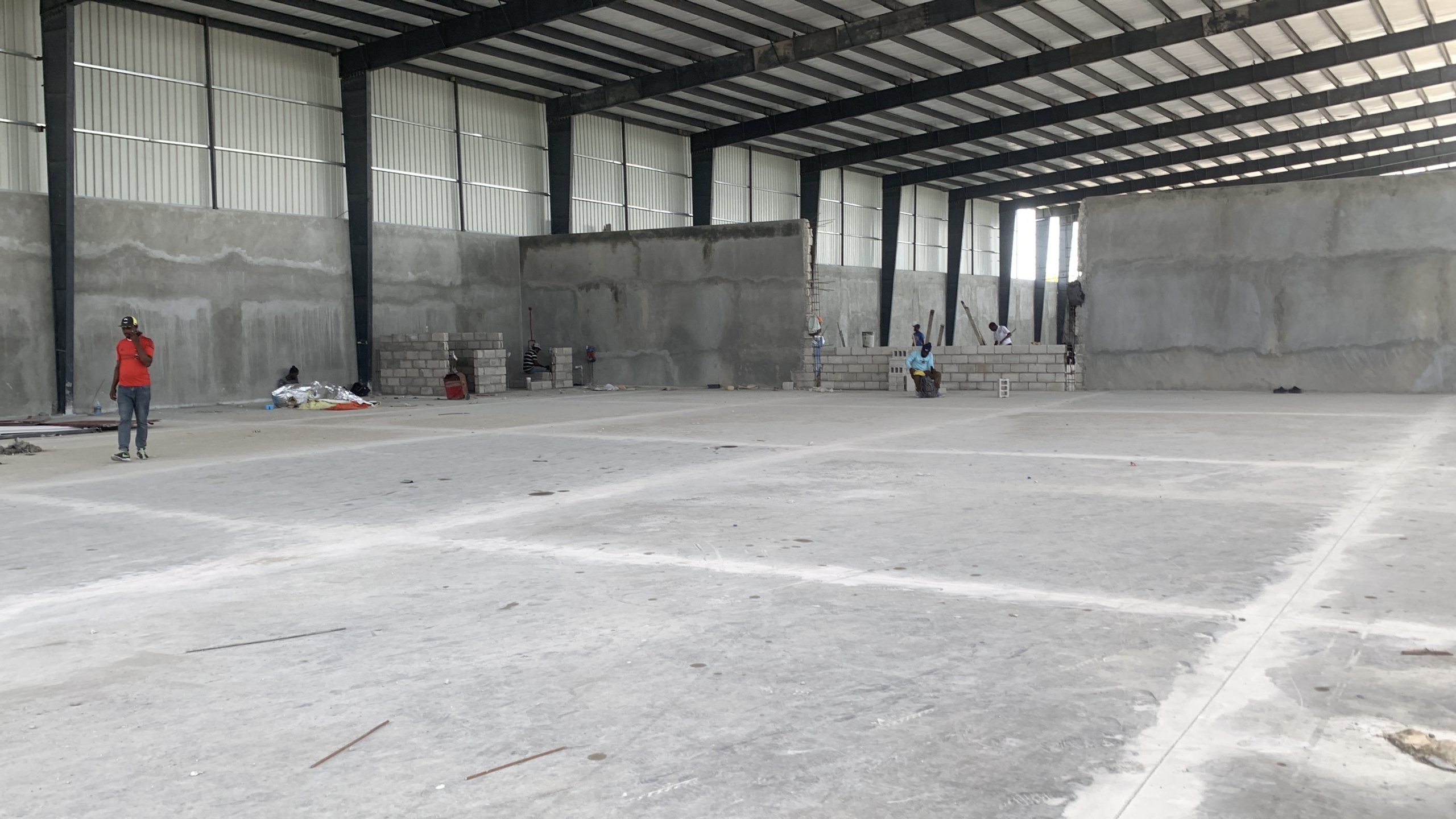 Large Industrial Warehouse for RENT in Parcs Industriels Métropolitain, Tabarre, Airport Road, Port-au-Prince, Haiti – 27,000 ft² (2,508 m²) – Suitable for Self-Storage Facility, Third-Party Logistics, Bulk Goods Storage, Vehicle Storage, Fulfillment Center, Wholesale Distribution Hub, Ghost Kitchens, Light Manufacturing, Artisanal Workshop, Co-Working, Maker Space, and More – Parking Spaces for Multiple Cargo, Container Delivery, Dump & Equipment Trailers, and More…