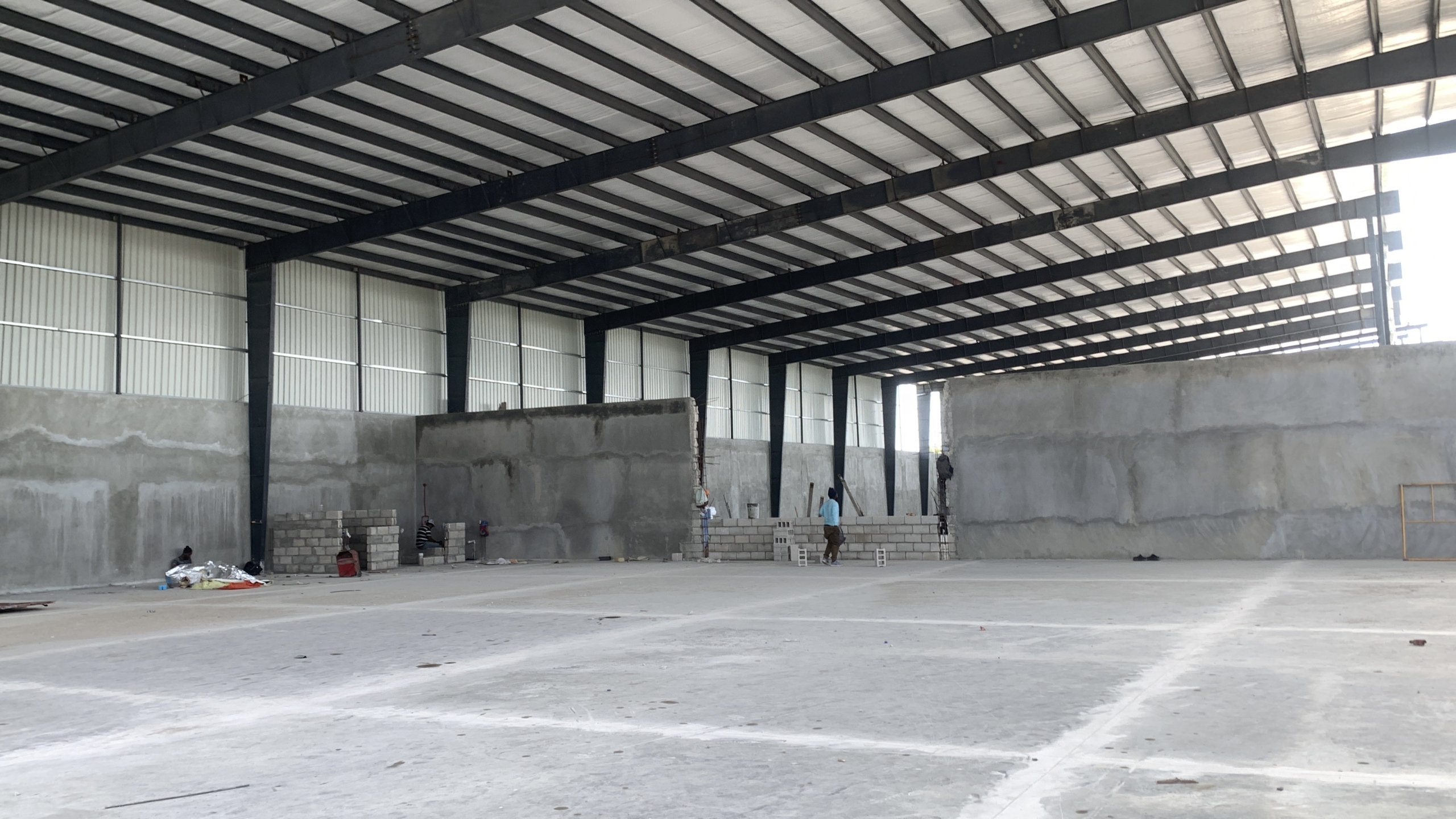 Large Industrial Warehouse for RENT in Parcs Industriels Métropolitain, Tabarre, Airport Road, Port-au-Prince, Haiti – 27,000 ft² (2,508 m²) – Suitable for Self-Storage Facility, Third-Party Logistics, Bulk Goods Storage, Vehicle Storage, Fulfillment Center, Wholesale Distribution Hub, Ghost Kitchens, Light Manufacturing, Artisanal Workshop, Co-Working, Maker Space, and More – Parking Spaces for Multiple Cargo, Container Delivery, Dump & Equipment Trailers, and More…