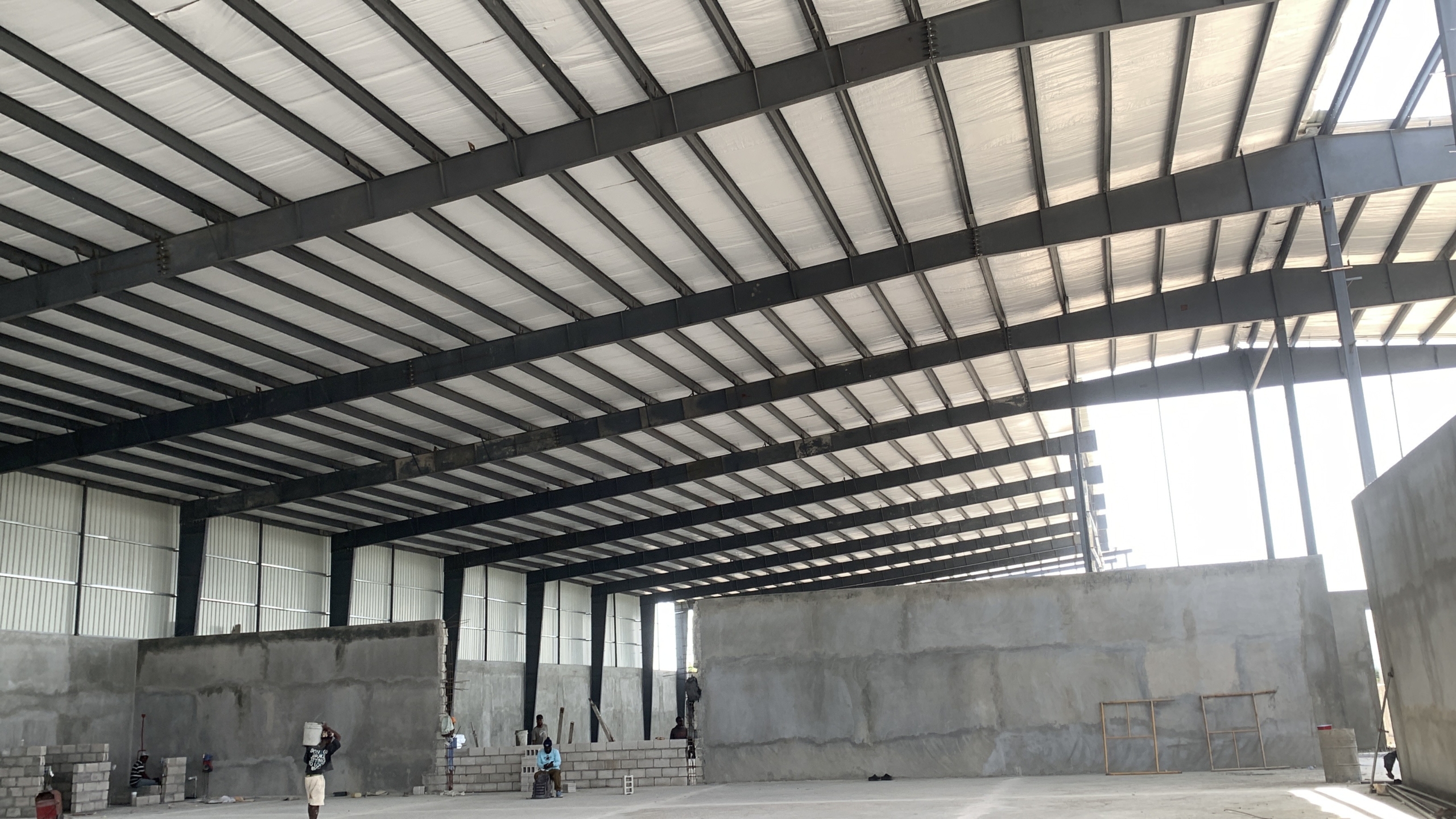 Large Industrial Warehouse for RENT in Parcs Industriels Métropolitain, Tabarre, Airport Road, Port-au-Prince, Haiti – 27,000 ft² (2,508 m²) – Suitable for Self-Storage Facility, Third-Party Logistics, Bulk Goods Storage, Vehicle Storage, Fulfillment Center, Wholesale Distribution Hub, Ghost Kitchens, Light Manufacturing, Artisanal Workshop, Co-Working, Maker Space, and More – Parking Spaces for Multiple Cargo, Container Delivery, Dump & Equipment Trailers, and More…