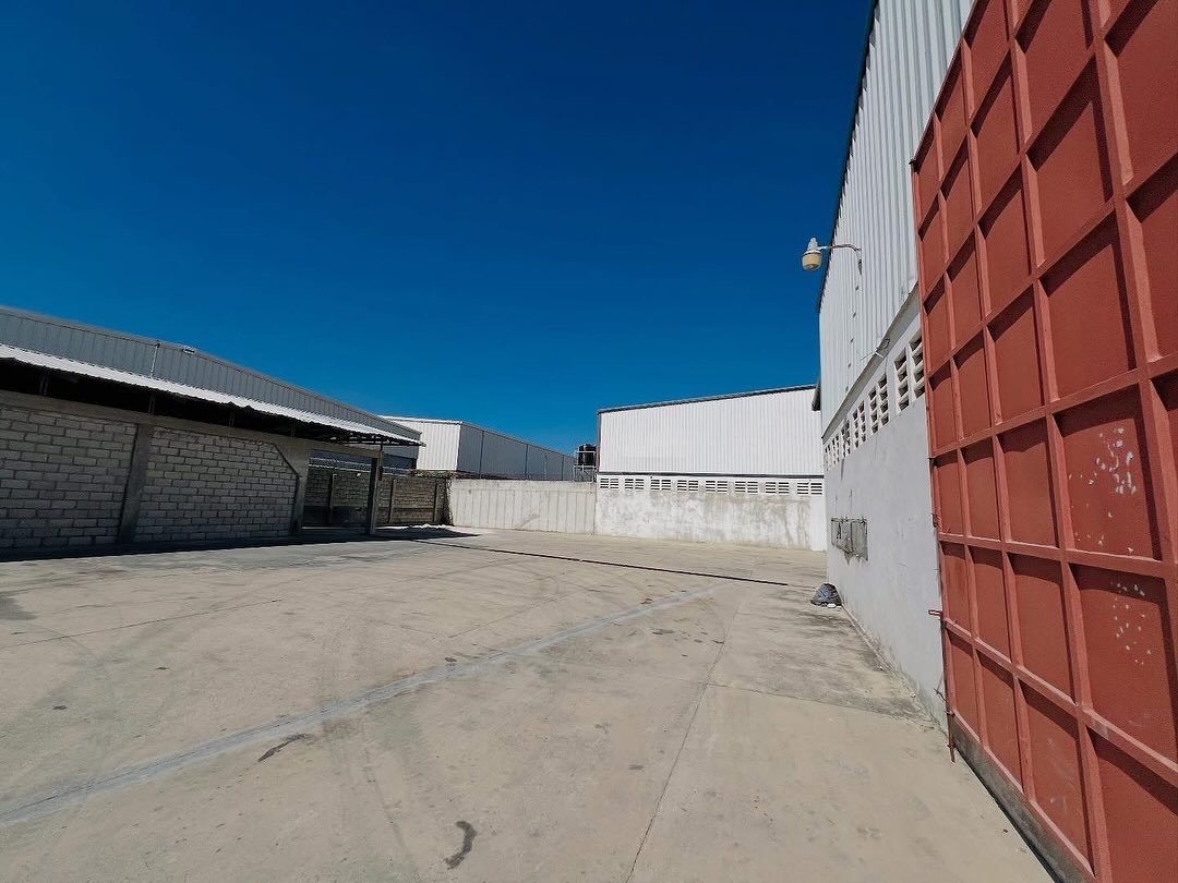Large Industrial Warehouse for RENT in Parcs Industriels Métropolitain, Tabarre, Airport Road, Port-au-Prince, Haiti – 27,000 ft² (2,508 m²) – Suitable for Self-Storage Facility, Third-Party Logistics, Bulk Goods Storage, Vehicle Storage, Fulfillment Center, Wholesale Distribution Hub, Ghost Kitchens, Light Manufacturing, Artisanal Workshop, Co-Working, Maker Space, and More – Parking Spaces for Multiple Cargo, Container Delivery, Dump & Equipment Trailers, and More…