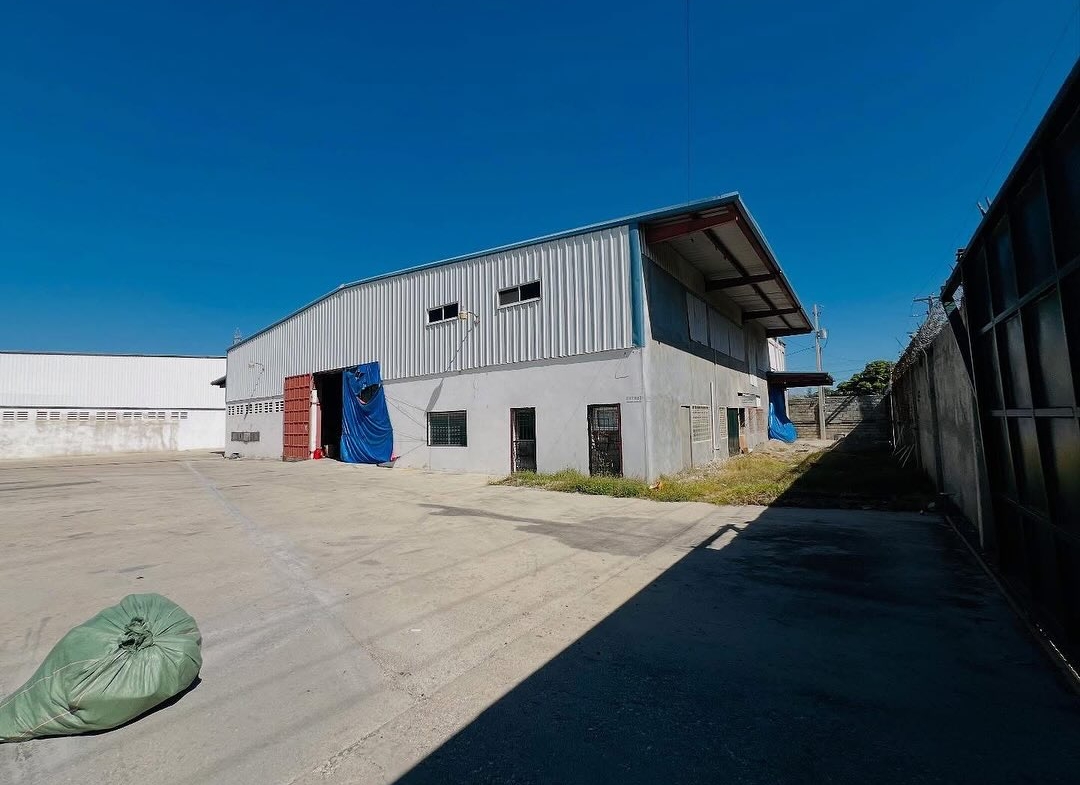Large Industrial Warehouse for RENT in Parcs Industriels Métropolitain, Tabarre, Airport Road, Port-au-Prince, Haiti – 27,000 ft² (2,508 m²) – Suitable for Self-Storage Facility, Third-Party Logistics, Bulk Goods Storage, Vehicle Storage, Fulfillment Center, Wholesale Distribution Hub, Ghost Kitchens, Light Manufacturing, Artisanal Workshop, Co-Working, Maker Space, and More – Parking Spaces for Multiple Cargo, Container Delivery, Dump & Equipment Trailers, and More…