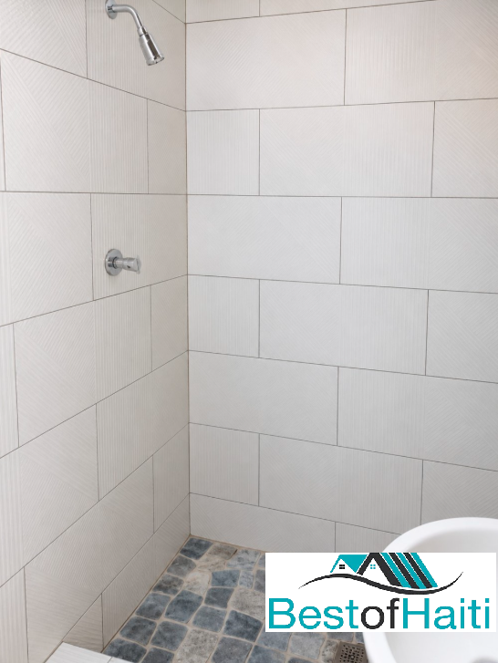 Newly Built, Cheap Single-Story House for Rent in Vaudreuil, Cap-Haïtien, Haiti – 3 Spacious Bedrooms, 3 Modern Bathrooms, Open-Layout Living & Dining Rooms, Functional Kitchen with Built-in Cabinets, Title Floors, Generous Outdoor Spaces, Gated/Fenced, Brand-New Home, Parking for 6+ Cars