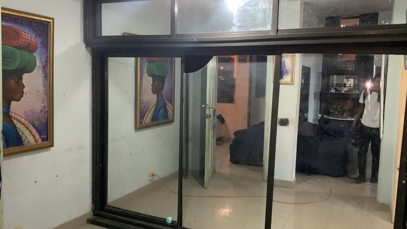 Cheap, Expansive, Sold by Owner House for Sale in Delmas 41 (Faustin 1ere), Port-au-Prince, Haiti – 6 Spacious Bedrooms, 7 Bathrooms, 3 Living Rooms, 2 Dining Rooms, 2 Kitchens, Swimming Pool, Play Area, Servant Quarter, Built in 2026 on 516m² (4 Centiemes or 5,554.18) of Flat Land, Parking Available for 4+ Cars with 2 Covered, High Walls/Fences, Safe Residential Neighborhood – Largest Master’s Bedroom in a Multi-Family Home