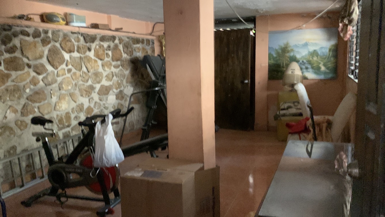 Cheap, Expansive, Sold by Owner House for Sale in Delmas 41 (Faustin 1ere), Port-au-Prince, Haiti – 6 Spacious Bedrooms, 7 Bathrooms, 3 Living Rooms, 2 Dining Rooms, 2 Kitchens, Swimming Pool, Play Area, Servant Quarter, Built in 2026 on 516m² (4 Centiemes or 5,554.18) of Flat Land, Parking Available for 4+ Cars with 2 Covered, High Walls/Fences, Safe Residential Neighborhood – Largest Master’s Bedroom in a Multi-Family Home