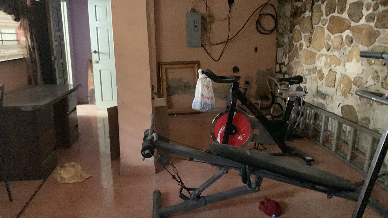Cheap, Expansive, Sold by Owner House for Sale in Delmas 41 (Faustin 1ere), Port-au-Prince, Haiti – 6 Spacious Bedrooms, 7 Bathrooms, 3 Living Rooms, 2 Dining Rooms, 2 Kitchens, Swimming Pool, Play Area, Servant Quarter, Built in 2026 on 516m² (4 Centiemes or 5,554.18) of Flat Land, Parking Available for 4+ Cars with 2 Covered, High Walls/Fences, Safe Residential Neighborhood – Largest Master’s Bedroom in a Multi-Family Home