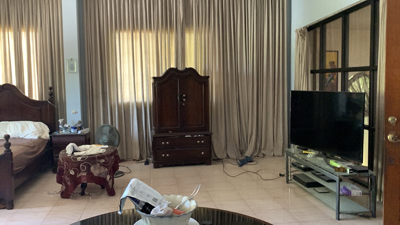 Cheap, Expansive, Sold by Owner House for Sale in Delmas 41 (Faustin 1ere), Port-au-Prince, Haiti – 6 Spacious Bedrooms, 7 Bathrooms, 3 Living Rooms, 2 Dining Rooms, 2 Kitchens, Swimming Pool, Play Area, Servant Quarter, Built in 2026 on 516m² (4 Centiemes or 5,554.18) of Flat Land, Parking Available for 4+ Cars with 2 Covered, High Walls/Fences, Safe Residential Neighborhood – Largest Master’s Bedroom in a Multi-Family Home