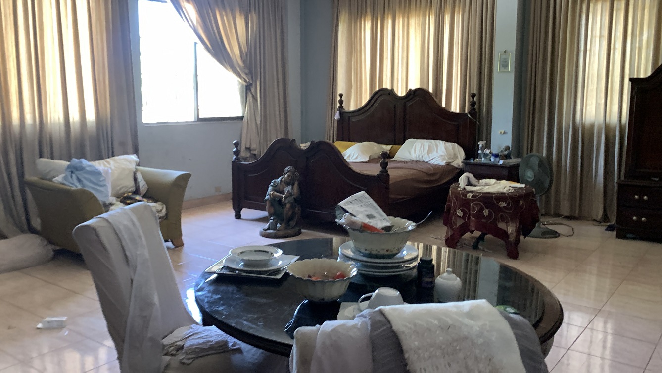 Cheap, Expansive, Sold by Owner House for Sale in Delmas 41 (Faustin 1ere), Port-au-Prince, Haiti – 6 Spacious Bedrooms, 7 Bathrooms, 3 Living Rooms, 2 Dining Rooms, 2 Kitchens, Swimming Pool, Play Area, Servant Quarter, Built in 2026 on 516m² (4 Centiemes or 5,554.18) of Flat Land, Parking Available for 4+ Cars with 2 Covered, High Walls/Fences, Safe Residential Neighborhood – Largest Master’s Bedroom in a Multi-Family Home