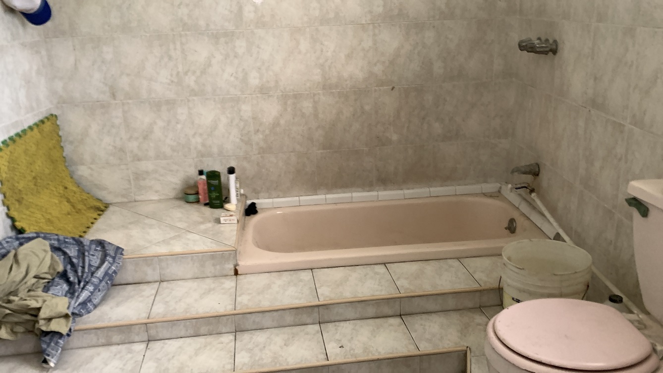 Cheap, Expansive, Sold by Owner House for Sale in Delmas 41 (Faustin 1ere), Port-au-Prince, Haiti – 6 Spacious Bedrooms, 7 Bathrooms, 3 Living Rooms, 2 Dining Rooms, 2 Kitchens, Swimming Pool, Play Area, Servant Quarter, Built in 2026 on 516m² (4 Centiemes or 5,554.18) of Flat Land, Parking Available for 4+ Cars with 2 Covered, High Walls/Fences, Safe Residential Neighborhood – Largest Master’s Bedroom in a Multi-Family Home