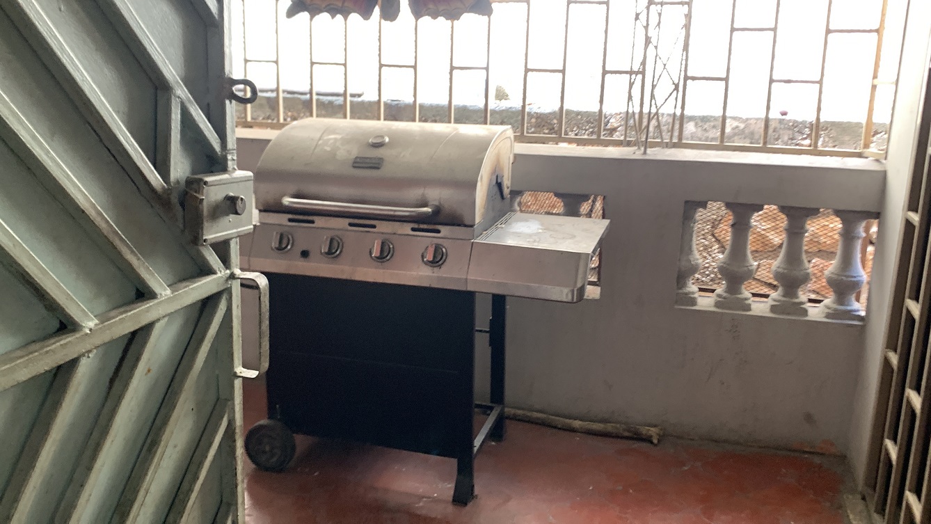 Cheap, Expansive, Sold by Owner House for Sale in Delmas 41 (Faustin 1ere), Port-au-Prince, Haiti – 6 Spacious Bedrooms, 7 Bathrooms, 3 Living Rooms, 2 Dining Rooms, 2 Kitchens, Swimming Pool, Play Area, Servant Quarter, Built in 2026 on 516m² (4 Centiemes or 5,554.18) of Flat Land, Parking Available for 4+ Cars with 2 Covered, High Walls/Fences, Safe Residential Neighborhood – Largest Master’s Bedroom in a Multi-Family Home