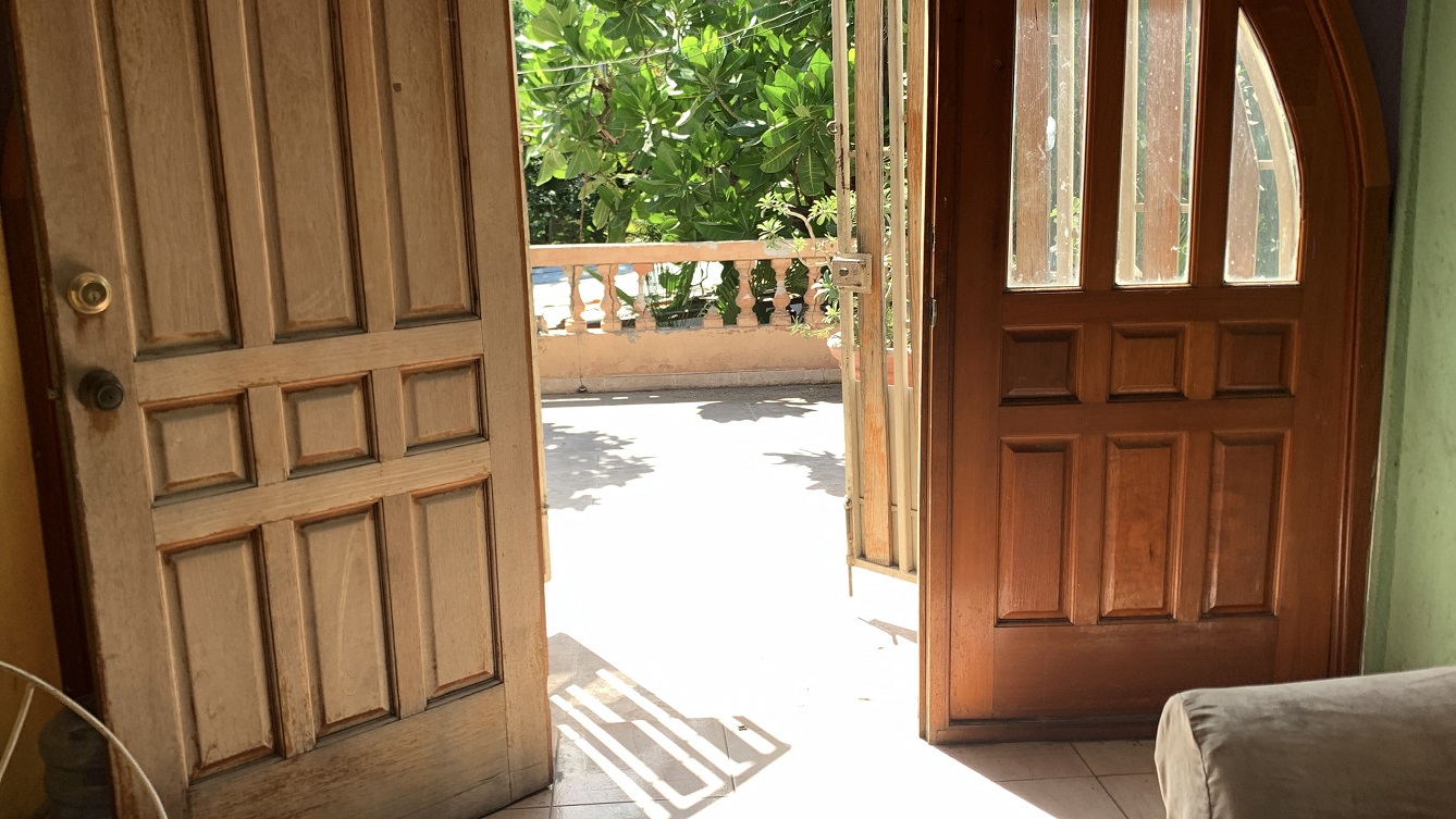 Cheap, Expansive, Sold by Owner House for Sale in Delmas 41 (Faustin 1ere), Port-au-Prince, Haiti – 6 Spacious Bedrooms, 7 Bathrooms, 3 Living Rooms, 2 Dining Rooms, 2 Kitchens, Swimming Pool, Play Area, Servant Quarter, Built in 2026 on 516m² (4 Centiemes or 5,554.18) of Flat Land, Parking Available for 4+ Cars with 2 Covered, High Walls/Fences, Safe Residential Neighborhood – Largest Master’s Bedroom in a Multi-Family Home