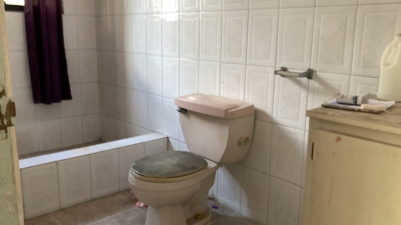 Cheap, Expansive, Sold by Owner House for Sale in Delmas 41 (Faustin 1ere), Port-au-Prince, Haiti – 6 Spacious Bedrooms, 7 Bathrooms, 3 Living Rooms, 2 Dining Rooms, 2 Kitchens, Swimming Pool, Play Area, Servant Quarter, Built in 2026 on 516m² (4 Centiemes or 5,554.18) of Flat Land, Parking Available for 4+ Cars with 2 Covered, High Walls/Fences, Safe Residential Neighborhood – Largest Master’s Bedroom in a Multi-Family Home