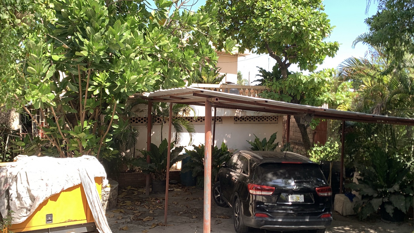 Cheap, Expansive, Sold by Owner House for Sale in Delmas 41 (Faustin 1ere), Port-au-Prince, Haiti – 6 Spacious Bedrooms, 7 Bathrooms, 3 Living Rooms, 2 Dining Rooms, 2 Kitchens, Swimming Pool, Play Area, Servant Quarter, Built in 2026 on 516m² (4 Centiemes or 5,554.18) of Flat Land, Parking Available for 4+ Cars with 2 Covered, High Walls/Fences, Safe Residential Neighborhood – Largest Master’s Bedroom in a Multi-Family Home
