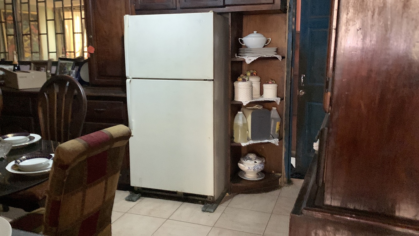 Cheap, Expansive, Sold by Owner House for Sale in Delmas 41 (Faustin 1ere), Port-au-Prince, Haiti – 6 Spacious Bedrooms, 7 Bathrooms, 3 Living Rooms, 2 Dining Rooms, 2 Kitchens, Swimming Pool, Play Area, Servant Quarter, Built in 2026 on 516m² (4 Centiemes or 5,554.18) of Flat Land, Parking Available for 4+ Cars with 2 Covered, High Walls/Fences, Safe Residential Neighborhood – Largest Master’s Bedroom in a Multi-Family Home