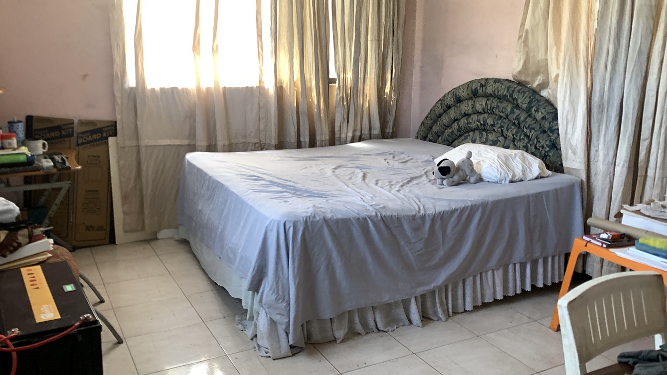 Cheap, Expansive, Sold by Owner House for Sale in Delmas 41 (Faustin 1ere), Port-au-Prince, Haiti – 6 Spacious Bedrooms, 7 Bathrooms, 3 Living Rooms, 2 Dining Rooms, 2 Kitchens, Swimming Pool, Play Area, Servant Quarter, Built in 2026 on 516m² (4 Centiemes or 5,554.18) of Flat Land, Parking Available for 4+ Cars with 2 Covered, High Walls/Fences, Safe Residential Neighborhood – Largest Master’s Bedroom in a Multi-Family Home