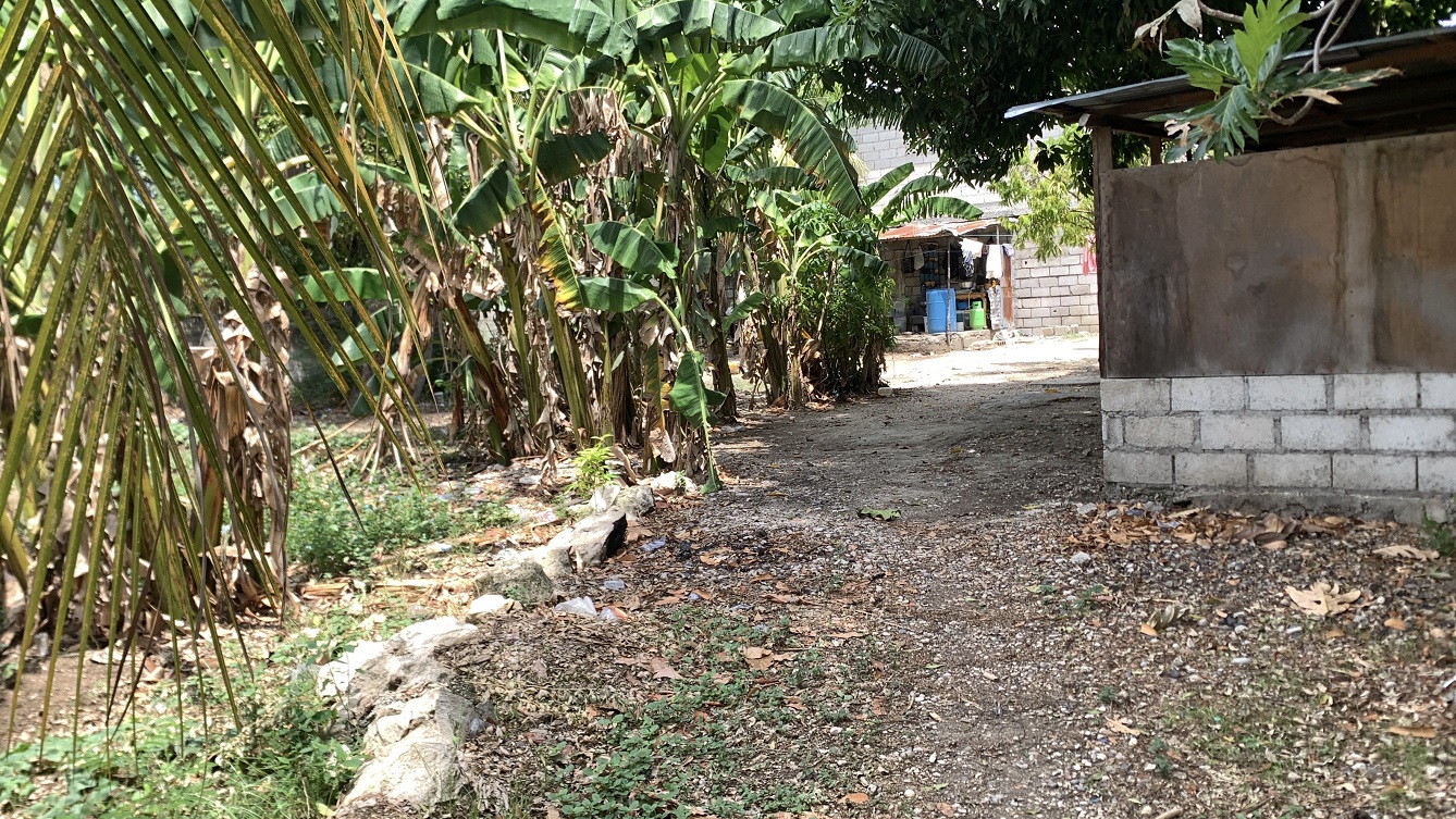Cheap Flat Land with Small House for Sale in Santo 7, Croix-des-Bouquets, Haiti – 6 Centiemes (774 m² or 8,331 ft²), Completely Fenced with Bricks, Protective Metal Gate, Build-Ready, Rich Soil, Cul-de-Sac Entrance, Move-in While Building a Bigger House, Hotel, or Apartment Complex