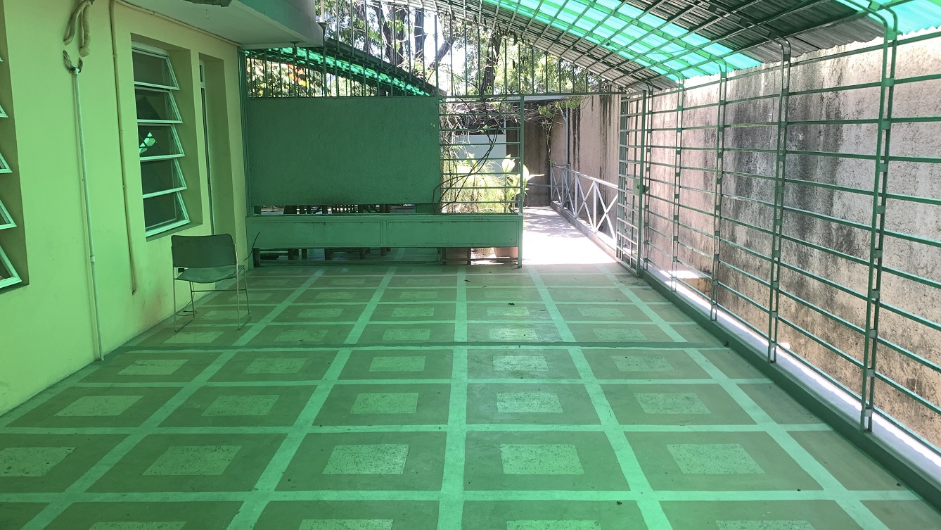 Independent Furnished or Unfurnished Apartment for Rent in Montagne Noire (Lower), Petion-Ville, Haiti – 2 Spacious Bedrooms, 1 Bathroom, Living & Dining Rooms, Large Shed (Gallery), Walking Distance to Caribbean Supermarket, Parking Spaces for 2 Cars & other Vehicles