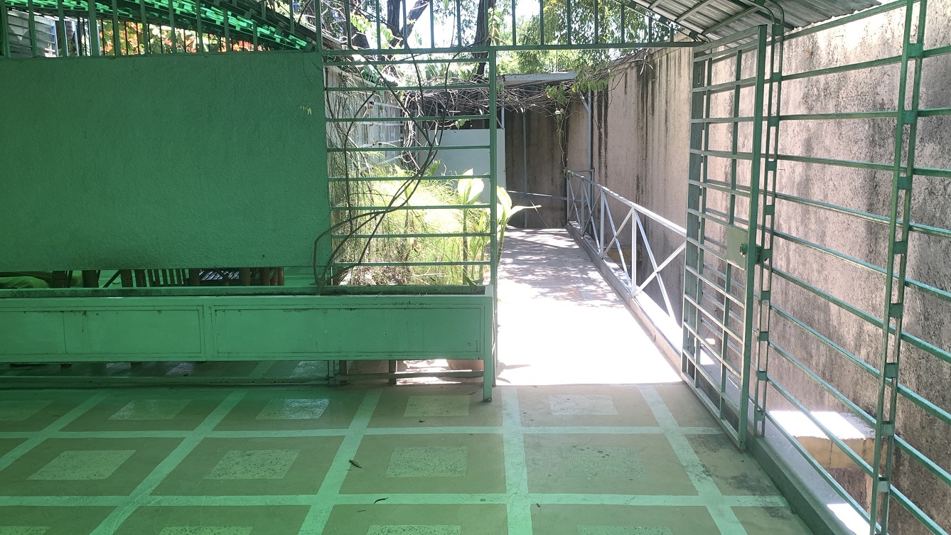 Independent Furnished or Unfurnished Apartment for Rent in Montagne Noire (Lower), Petion-Ville, Haiti – 2 Spacious Bedrooms, 1 Bathroom, Living & Dining Rooms, Large Shed (Gallery), Walking Distance to Caribbean Supermarket, Parking Spaces for 2 Cars & other Vehicles