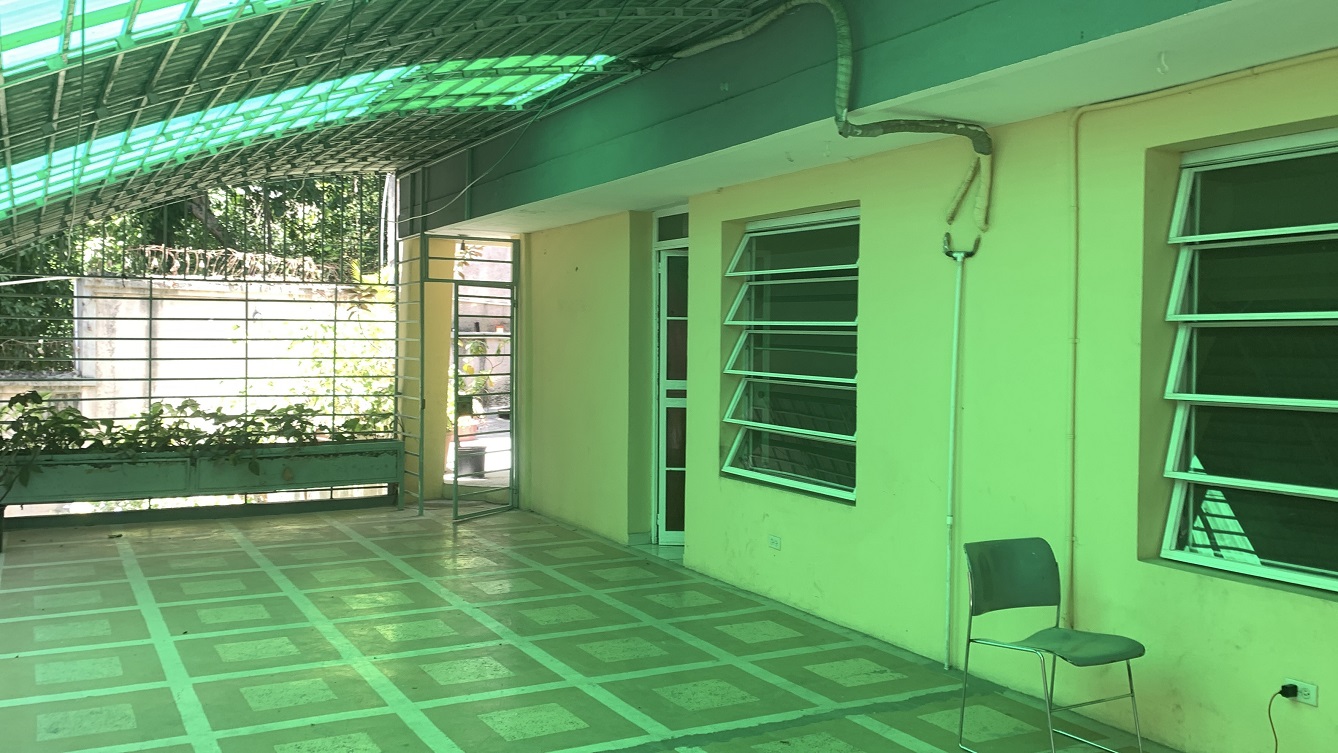 Independent Furnished or Unfurnished Apartment for Rent in Montagne Noire (Lower), Petion-Ville, Haiti – 2 Spacious Bedrooms, 1 Bathroom, Living & Dining Rooms, Large Shed (Gallery), Walking Distance to Caribbean Supermarket, Parking Spaces for 2 Cars & other Vehicles