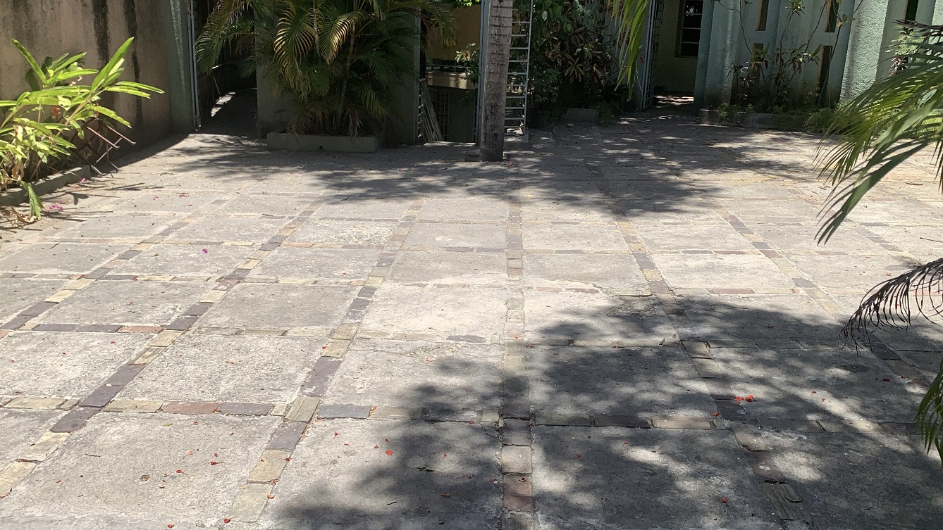 Independent Furnished or Unfurnished Apartment for Rent in Montagne Noire (Lower), Petion-Ville, Haiti – 2 Spacious Bedrooms, 1 Bathroom, Living & Dining Rooms, Large Shed (Gallery), Walking Distance to Caribbean Supermarket, Parking Spaces for 2 Cars & other Vehicles