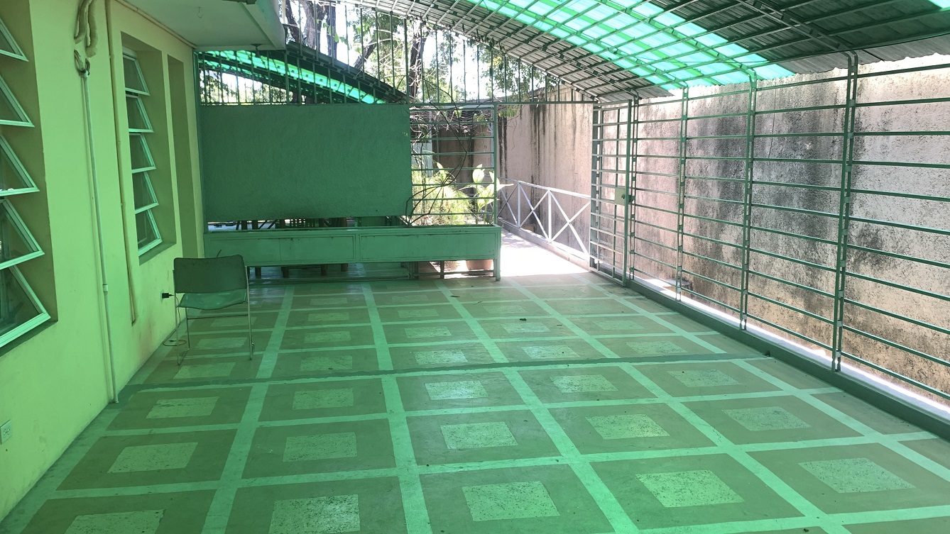 Independent Furnished or Unfurnished Apartment for Rent in Montagne Noire (Lower), Petion-Ville, Haiti – 2 Spacious Bedrooms, 1 Bathroom, Living & Dining Rooms, Large Shed (Gallery), Walking Distance to Caribbean Supermarket, Parking Spaces for 2 Cars & other Vehicles