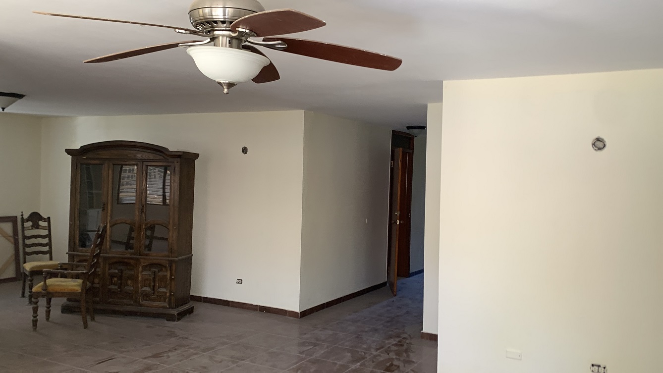 Sold by Owner Spacious House for Sale in Delmas 65, Port-au-Prince, Haiti – 5 Grand Bedrooms, 4 Bathrooms, Living & Dining Rooms, Modern Kitchen, 3 Huge Balconies, Large Backyard, Servant Quarter, Storage Rooms, Water Reservoir & Towers,  Built in 1989 on 516m² (6 Centiemes or 5,554.18) of Flat Land, 5+ Car Parking Spaces, High Walls/Fences, Safe Mixed Residential & Commercial Neighborhood – 15+ Office Space Conversion or Private Multi-Family Home