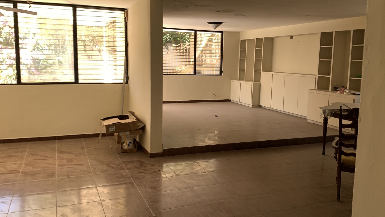 Sold by Owner Spacious House for Sale in Delmas 65, Port-au-Prince, Haiti – 5 Grand Bedrooms, 4 Bathrooms, Living & Dining Rooms, Modern Kitchen, 3 Huge Balconies, Large Backyard, Servant Quarter, Storage Rooms, Water Reservoir & Towers,  Built in 1989 on 516m² (6 Centiemes or 5,554.18) of Flat Land, 5+ Car Parking Spaces, High Walls/Fences, Safe Mixed Residential & Commercial Neighborhood – 15+ Office Space Conversion or Private Multi-Family Home