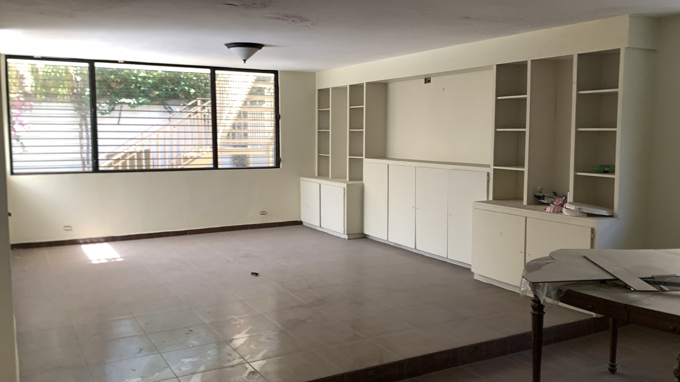 Sold by Owner Spacious House for Sale in Delmas 65, Port-au-Prince, Haiti – 5 Grand Bedrooms, 4 Bathrooms, Living & Dining Rooms, Modern Kitchen, 3 Huge Balconies, Large Backyard, Servant Quarter, Storage Rooms, Water Reservoir & Towers,  Built in 1989 on 516m² (6 Centiemes or 5,554.18) of Flat Land, 5+ Car Parking Spaces, High Walls/Fences, Safe Mixed Residential & Commercial Neighborhood – 15+ Office Space Conversion or Private Multi-Family Home