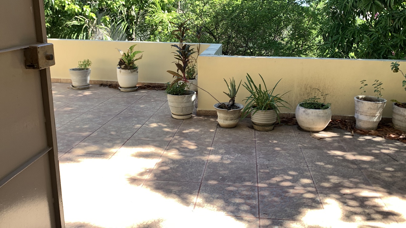 Sold by Owner Spacious House for Sale in Delmas 65, Port-au-Prince, Haiti – 5 Grand Bedrooms, 4 Bathrooms, Living & Dining Rooms, Modern Kitchen, 3 Huge Balconies, Large Backyard, Servant Quarter, Storage Rooms, Water Reservoir & Towers,  Built in 1989 on 516m² (6 Centiemes or 5,554.18) of Flat Land, 5+ Car Parking Spaces, High Walls/Fences, Safe Mixed Residential & Commercial Neighborhood – 15+ Office Space Conversion or Private Multi-Family Home