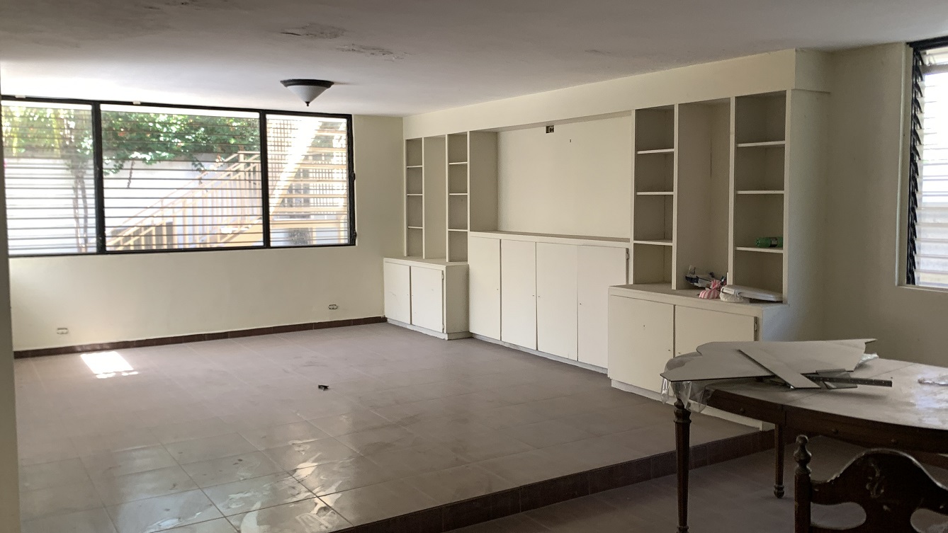 Sold by Owner Spacious House for Sale in Delmas 65, Port-au-Prince, Haiti – 5 Grand Bedrooms, 4 Bathrooms, Living & Dining Rooms, Modern Kitchen, 3 Huge Balconies, Large Backyard, Servant Quarter, Storage Rooms, Water Reservoir & Towers,  Built in 1989 on 516m² (6 Centiemes or 5,554.18) of Flat Land, 5+ Car Parking Spaces, High Walls/Fences, Safe Mixed Residential & Commercial Neighborhood – 15+ Office Space Conversion or Private Multi-Family Home